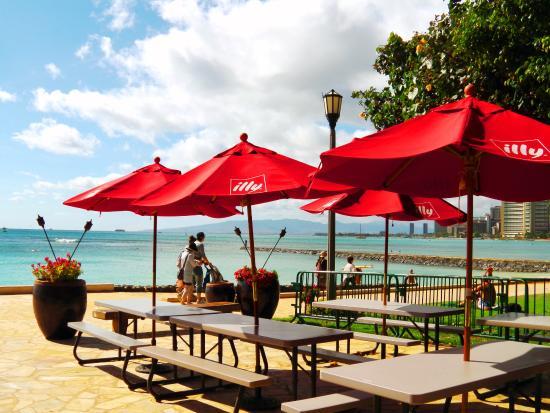 Queen's Surf Cafe and Lanai